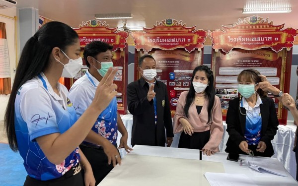 ประมวลภาพกิจกรรมการอบรมเชิงปฏิบัติการโครงการปรับปรุงหลักสูตรสถานศึกษา ประจำปี 2565 กิจกรรมจัดทำหลักสูตรรายวิชาเพิ่มเติมภาษาจีน ในวันที่ 6 พฤษภาคม 2565 