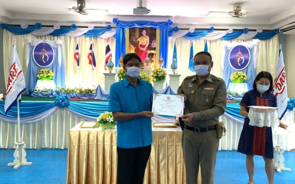 พิธีมอบประกาศนียบัตรและปิดการอบรมโครงการรณรงค์ต่อต้นยาเสพติดร่วมกับครู D.A.R.E
