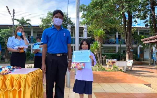 โรงเรียนเทศบาล1  (เกริกกฤตยาอุปถัมภ์) ได้มอบเกียรติบัตร และรางวัลให้กับนักเรียนที่ประกวดแข่งขันในกิจกรรมวันแม่แห่งชาติ