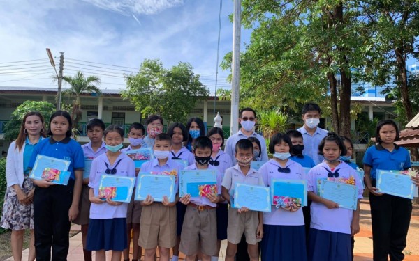 โรงเรียนเทศบาล1  (เกริกกฤตยาอุปถัมภ์) ได้มอบเกียรติบัตร และรางวัลให้กับนักเรียนที่ประกวดแข่งขันในกิจกรรมวันแม่แห่งชาติ