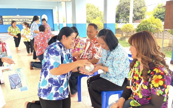 วันพุธที่ 12 เมษายน 2566 โรงเรียนเทศบาล 1 (เกริกกฤตยาอุปถัมภ์) จัดพิธีสรงน้ำพระพุทธรูป ศาลพระภูมิเจ้าที่ ไหว้ศาลตายายประจำโรงเรียน และกิจกรรมรดน้ำดำหัวผู้ใหญ่และคุณครูอาวุโส เนื่องในวันสงกรานต์ ประจำปี 2566 