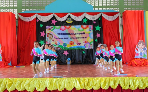 วันที่  18 สิงหาคม 2566 โรงเรียนเทศบาล1(เกริกกฤตยาอุปถัมภ์) จัดกิจกรรมวันวิทยาศาสตร์ ขึ้นเพื่อเป็นการเทิดพระเกียรติพระบาทสมเด็จพระจอมเกล้าเจ้าอยู่หัว พระบิดาแห่งวิทยาศาสตร์ไทย