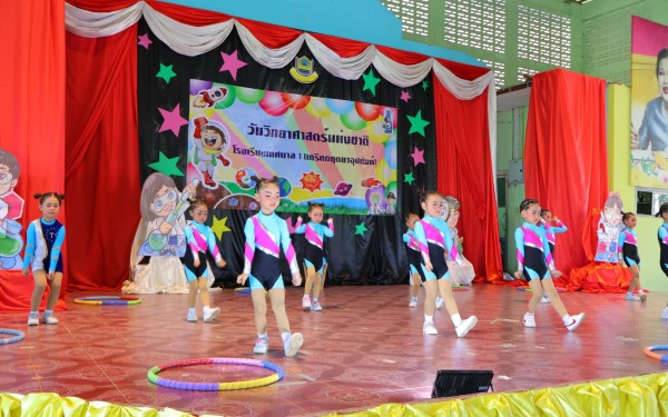 วันที่  18 สิงหาคม 2566 โรงเรียนเทศบาล1(เกริกกฤตยาอุปถัมภ์) จัดกิจกรรมวันวิทยาศาสตร์ ขึ้นเพื่อเป็นการเทิดพระเกียรติพระบาทสมเด็จพระจอมเกล้าเจ้าอยู่หัว พระบิดาแห่งวิทยาศาสตร์ไทย