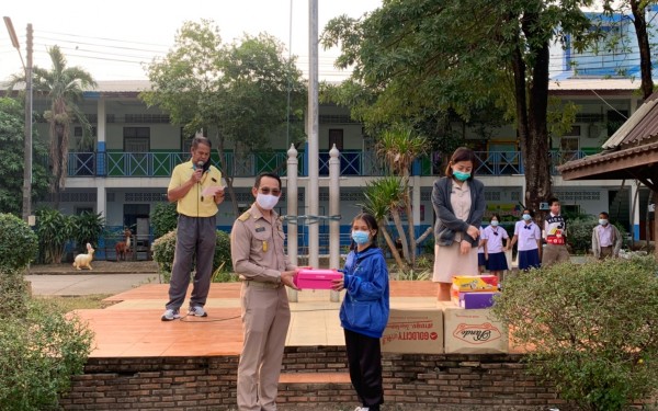 โรงเรียนเทศบาล1(เกริกกฤตยาอุปถัมภ์) ต้องขอขอบพระคุณผู้ใหญ่ใจดีร้านกระจกเพชรที่ได้มอบรองเท้านักเรียนจำนวน 20 คู่
