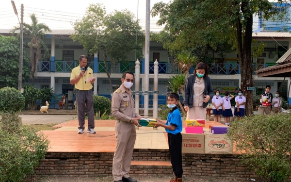 โรงเรียนเทศบาล1(เกริกกฤตยาอุปถัมภ์) ต้องขอขอบพระคุณผู้ใหญ่ใจดีร้านกระจกเพชรที่ได้มอบรองเท้านักเรียนจำนวน 20 คู่
