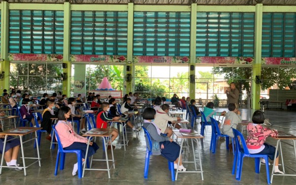 โครงการรณรงค์ต่อต้านยาเสพติดร่วมกับครู D.A.R.E โดยมีดาบตำรวจทิวากร บำรุงรส (ครู D.A.R.E.)