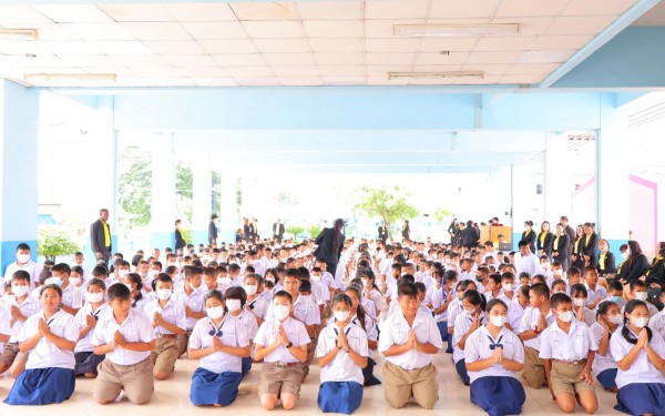 โรงเรียนเทศบาล1 (เกริกกฤตยาอุปถัมภ์) ร่วมพิธีน้อมรำลึกในพระมหากรุณาธิคุณ เนื่องในวันนวมินทรมหาราช 13 ตุลาคม ซึ่งเป็นวันคล้ายวันสวรรคต พระบาทสมเด็จพระบรมชนกาธิเบศร มหาภูมิพลอดุยเดชมหาราช บรมนาถบพิตร 