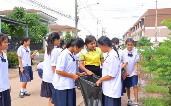 โรงเรียนเทศบาล1 (เกริกกฤตยาอุปถัมภ์) ร่วมพิธีน้อมรำลึกในพระมหากรุณาธิคุณ เนื่องในวันนวมินทรมหาราช 13 ตุลาคม ซึ่งเป็นวันคล้ายวันสวรรคต พระบาทสมเด็จพระบรมชนกาธิเบศร มหาภูมิพลอดุยเดชมหาราช บรมนาถบพิตร 