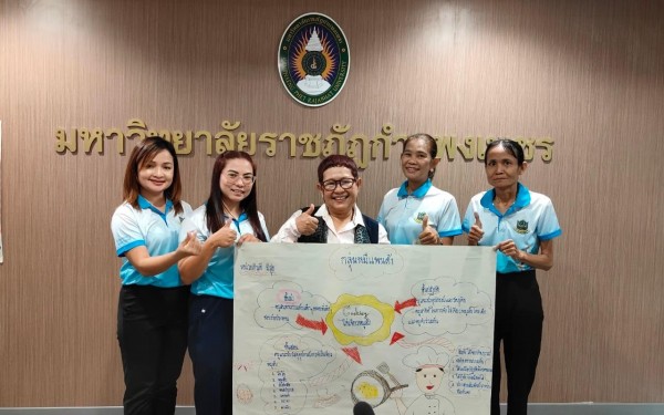 วันที่ 23 มีนาคม 2567 โรงเรียนเทศบาล 1 (เกริกกฤตยาอุปถัมภ์) คณะครูสายชั้นอนุบาลเข้าร่วมอบรมโครงการวิจัยการพัฒนาคู่มือนวัตกรรมการจัดประสบการณ์ตามแนวภาษาธรรมชาติ (Whole Language) ส่งเสริมทักษะสมอง EF เด็กปฐมวัย