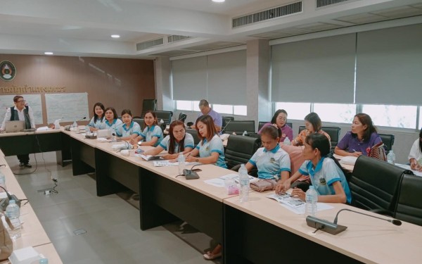 วันที่ 23 มีนาคม 2567 โรงเรียนเทศบาล 1 (เกริกกฤตยาอุปถัมภ์) คณะครูสายชั้นอนุบาลเข้าร่วมอบรมโครงการวิจัยการพัฒนาคู่มือนวัตกรรมการจัดประสบการณ์ตามแนวภาษาธรรมชาติ (Whole Language) ส่งเสริมทักษะสมอง EF เด็กปฐมวัย