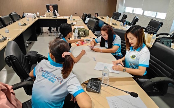 วันที่ 23 มีนาคม 2567 โรงเรียนเทศบาล 1 (เกริกกฤตยาอุปถัมภ์) คณะครูสายชั้นอนุบาลเข้าร่วมอบรมโครงการวิจัยการพัฒนาคู่มือนวัตกรรมการจัดประสบการณ์ตามแนวภาษาธรรมชาติ (Whole Language) ส่งเสริมทักษะสมอง EF เด็กปฐมวัย