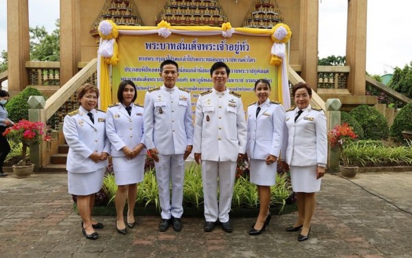 วันที่ 14 พฤศจิกายน 2565 ดร.รสริน เต็มปลื้ม ผู้อำนวยการสถานศึกษา โรงเรียนเทศบาล1(เกริกกฤตยาอุปถัมภ์) มอบหมายให้ นางอุไรรัตน์พลขันธ์ เข้าร่วมในพิธีทอดผ้าป่าสนับสนุนโครงการทุนเล่าเรียนหลวงสำหรับพระสงฆ์ไทย ประจำปีพุทธศักราช 2565