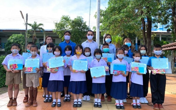 โรงเรียนเทศบาล1  (เกริกกฤตยาอุปถัมภ์) ได้มอบเกียรติบัตร และรางวัลให้กับนักเรียนที่ประกวดแข่งขันในกิจกรรมวันแม่แห่งชาติ
